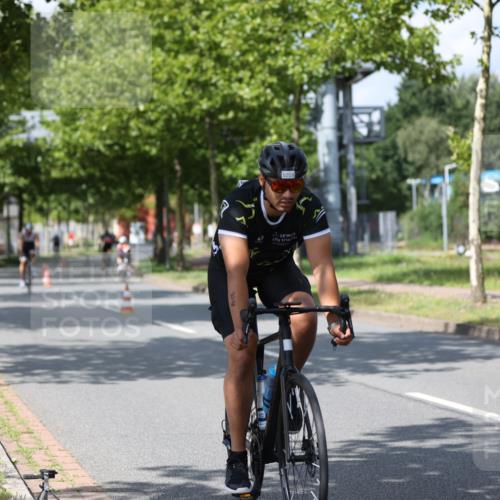 10.08.2025 - GEWOBA Citytriathlon Bremen Yannick Fuchs http://msf.ph/oto/8559167 10.08.2025 12:38:14 Radfahren 557, 671, 761, 764, 782, 784, 825, 844, 853, 1018 meine-sportfotos.de
