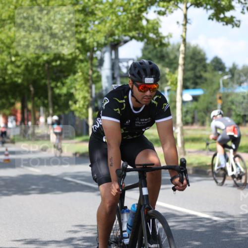 10.08.2025 - GEWOBA Citytriathlon Bremen Yannick Fuchs http://msf.ph/oto/8559168 10.08.2025 12:38:14 Radfahren 557, 671, 761, 764, 782, 784, 825, 844, 853, 1018 meine-sportfotos.de