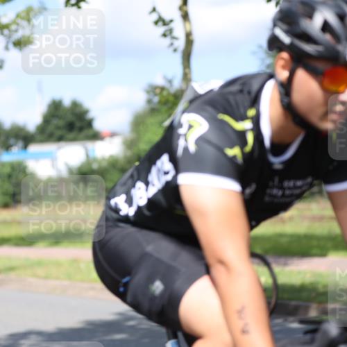 10.08.2025 - GEWOBA Citytriathlon Bremen Yannick Fuchs http://msf.ph/oto/8559170 10.08.2025 12:38:14 Radfahren 557, 671, 761, 764, 782, 784, 825, 844, 853, 1018 meine-sportfotos.de