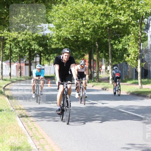 10.08.2025 - GEWOBA Citytriathlon Bremen Yannick Fuchs http://msf.ph/oto/8559172 10.08.2025 12:38:15 Radfahren 557, 671, 761, 764, 782, 784, 825, 844, 853, 1018 meine-sportfotos.de