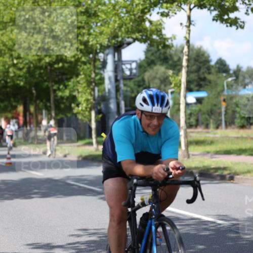 10.08.2025 - GEWOBA Citytriathlon Bremen Yannick Fuchs http://msf.ph/oto/8559179 10.08.2025 12:38:17 Radfahren 557, 671, 761, 764, 782, 784, 825, 844, 853, 1018 meine-sportfotos.de