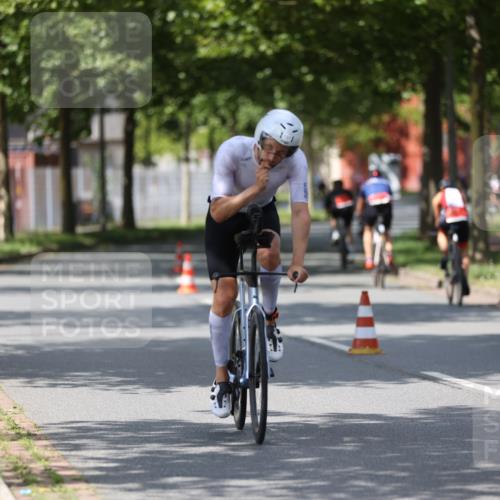 10.08.2025 - GEWOBA Citytriathlon Bremen Yannick Fuchs http://msf.ph/oto/8559182 10.08.2025 12:38:21 Radfahren 557, 671, 764, 782, 784, 825, 844, 853, 1018 meine-sportfotos.de