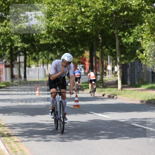 10.08.2025 - GEWOBA Citytriathlon Bremen Yannick Fuchs http://msf.ph/oto/8559183 10.08.2025 12:38:21 Radfahren 557, 671, 764, 782, 784, 825, 844, 853, 1018 meine-sportfotos.de