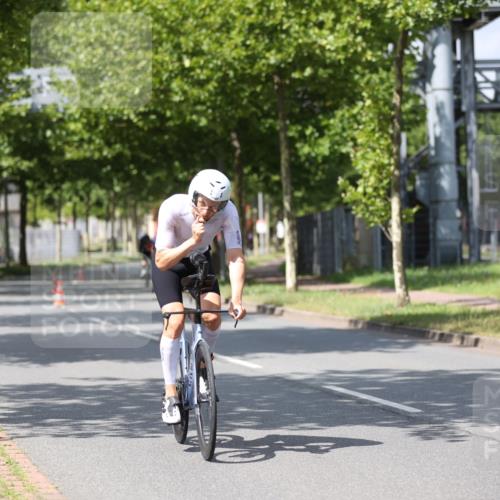 10.08.2025 - GEWOBA Citytriathlon Bremen Yannick Fuchs http://msf.ph/oto/8559185 10.08.2025 12:38:21 Radfahren 557, 671, 764, 782, 784, 825, 844, 853, 1018 meine-sportfotos.de