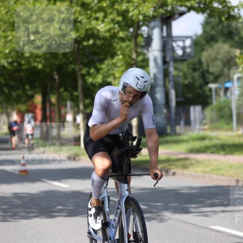 10.08.2025 - GEWOBA Citytriathlon Bremen Yannick Fuchs http://msf.ph/oto/8559186 10.08.2025 12:38:21 Radfahren 557, 671, 764, 782, 784, 825, 844, 853, 1018 meine-sportfotos.de