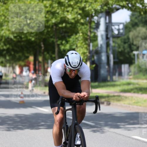 10.08.2025 - GEWOBA Citytriathlon Bremen Yannick Fuchs http://msf.ph/oto/8559194 10.08.2025 12:38:36 Radfahren 557, 634, 662, 740, 772, 797, 940 meine-sportfotos.de