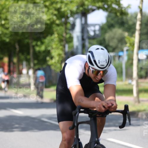 10.08.2025 - GEWOBA Citytriathlon Bremen Yannick Fuchs http://msf.ph/oto/8559195 10.08.2025 12:38:36 Radfahren 557, 634, 662, 740, 772, 797, 940 meine-sportfotos.de