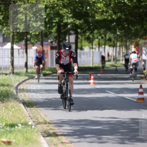 10.08.2025 - GEWOBA Citytriathlon Bremen Yannick Fuchs http://msf.ph/oto/8559199 10.08.2025 12:38:39 Radfahren 555, 634, 662, 740, 772, 797, 892, 940 meine-sportfotos.de