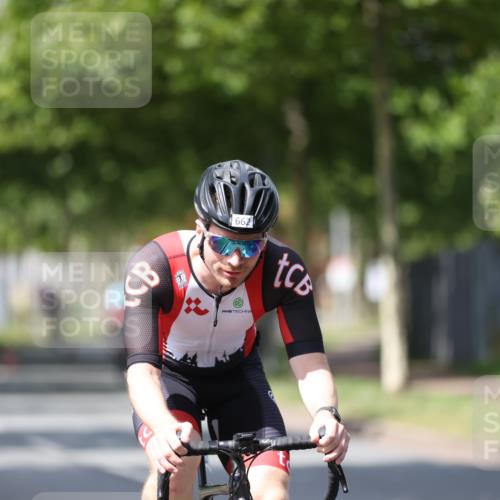 10.08.2025 - GEWOBA Citytriathlon Bremen Yannick Fuchs http://msf.ph/oto/8559204 10.08.2025 12:38:40 Radfahren 555, 634, 662, 740, 762, 772, 797, 892, 940 meine-sportfotos.de