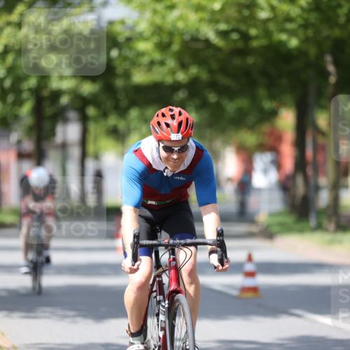 10.08.2025 - GEWOBA Citytriathlon Bremen Yannick Fuchs http://msf.ph/oto/8559211 10.08.2025 12:38:42 Radfahren 555, 634, 662, 720, 740, 762, 772, 797, 892, 940, 1019 meine-sportfotos.de
