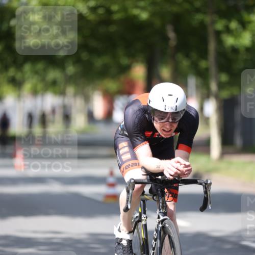 10.08.2025 - GEWOBA Citytriathlon Bremen Yannick Fuchs http://msf.ph/oto/8559218 10.08.2025 12:38:44 Radfahren 555, 634, 662, 720, 740, 762, 772, 797, 892, 940, 1019 meine-sportfotos.de