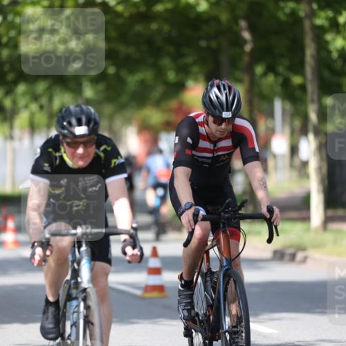 10.08.2025 - GEWOBA Citytriathlon Bremen Yannick Fuchs http://msf.ph/oto/8559232 10.08.2025 12:38:50 Radfahren 555, 634, 662, 720, 740, 762, 772, 797, 892, 940, 978, 1019 meine-sportfotos.de