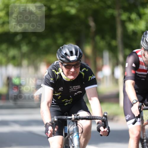 10.08.2025 - GEWOBA Citytriathlon Bremen Yannick Fuchs http://msf.ph/oto/8559233 10.08.2025 12:38:50 Radfahren 555, 634, 662, 720, 740, 762, 772, 797, 892, 940, 978, 1019 meine-sportfotos.de