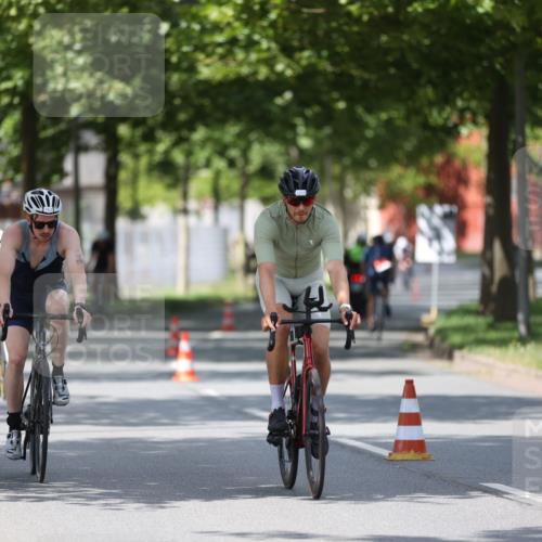 10.08.2025 - GEWOBA Citytriathlon Bremen Yannick Fuchs http://msf.ph/oto/8559235 10.08.2025 12:38:52 Radfahren 555, 662, 720, 740, 762, 772, 797, 892, 940, 969, 978, 1019 meine-sportfotos.de