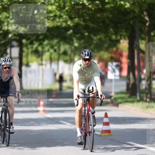 10.08.2025 - GEWOBA Citytriathlon Bremen Yannick Fuchs http://msf.ph/oto/8559236 10.08.2025 12:38:52 Radfahren 555, 662, 720, 740, 762, 772, 797, 892, 940, 969, 978, 1019 meine-sportfotos.de