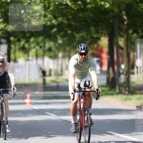 10.08.2025 - GEWOBA Citytriathlon Bremen Yannick Fuchs http://msf.ph/oto/8559237 10.08.2025 12:38:52 Radfahren 555, 662, 720, 740, 762, 772, 797, 892, 940, 969, 978, 1019 meine-sportfotos.de
