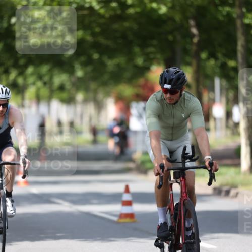 10.08.2025 - GEWOBA Citytriathlon Bremen Yannick Fuchs http://msf.ph/oto/8559239 10.08.2025 12:38:52 Radfahren 555, 662, 720, 740, 762, 772, 797, 892, 940, 969, 978, 1019 meine-sportfotos.de