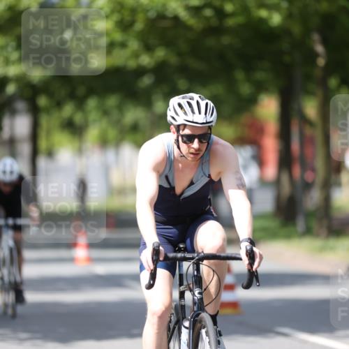 10.08.2025 - GEWOBA Citytriathlon Bremen Yannick Fuchs http://msf.ph/oto/8559242 10.08.2025 12:38:53 Radfahren 555, 658, 662, 720, 740, 762, 772, 797, 892, 940, 969, 978, 1019 meine-sportfotos.de