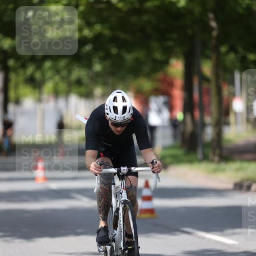 10.08.2025 - GEWOBA Citytriathlon Bremen Yannick Fuchs http://msf.ph/oto/8559247 10.08.2025 12:38:54 Radfahren 555, 658, 720, 740, 762, 772, 797, 892, 940, 969, 978, 1019 meine-sportfotos.de