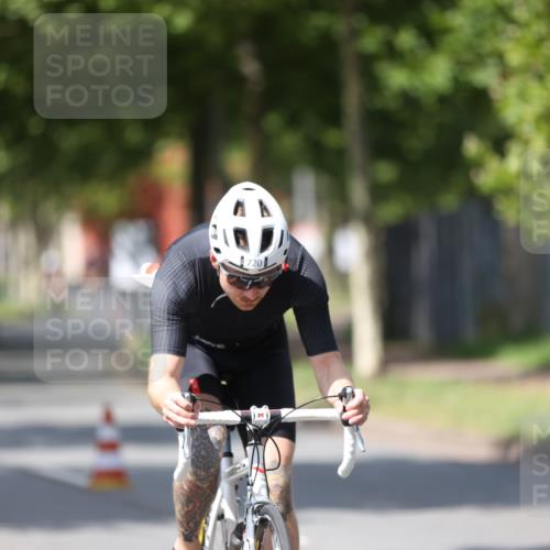 10.08.2025 - GEWOBA Citytriathlon Bremen Yannick Fuchs http://msf.ph/oto/8559248 10.08.2025 12:38:55 Radfahren 555, 658, 720, 740, 762, 772, 797, 892, 940, 969, 978, 1019 meine-sportfotos.de