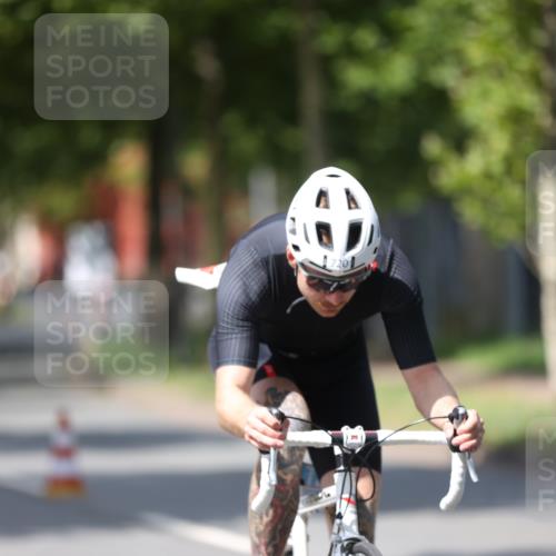 10.08.2025 - GEWOBA Citytriathlon Bremen Yannick Fuchs http://msf.ph/oto/8559249 10.08.2025 12:38:55 Radfahren 555, 658, 720, 740, 762, 772, 797, 892, 940, 969, 978, 1019 meine-sportfotos.de