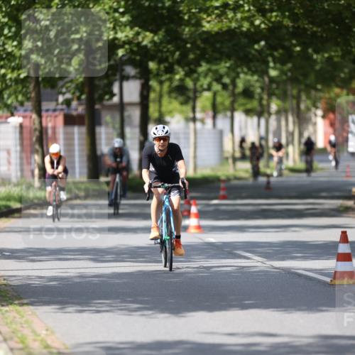 10.08.2025 - GEWOBA Citytriathlon Bremen Yannick Fuchs http://msf.ph/oto/8559260 10.08.2025 12:38:59 Radfahren 555, 658, 720, 740, 762, 892, 900, 940, 969, 978, 1019 meine-sportfotos.de