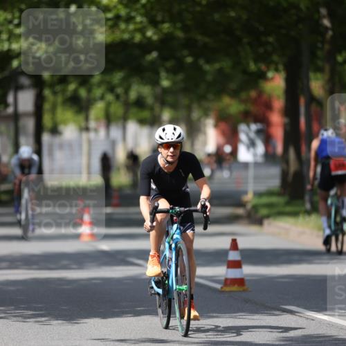 10.08.2025 - GEWOBA Citytriathlon Bremen Yannick Fuchs http://msf.ph/oto/8559265 10.08.2025 12:39:01 Radfahren 555, 658, 696, 720, 762, 892, 900, 940, 969, 978, 1019 meine-sportfotos.de