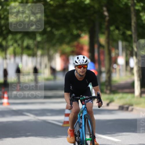 10.08.2025 - GEWOBA Citytriathlon Bremen Yannick Fuchs http://msf.ph/oto/8559268 10.08.2025 12:39:01 Radfahren 555, 658, 696, 720, 762, 892, 900, 940, 969, 978, 1019 meine-sportfotos.de