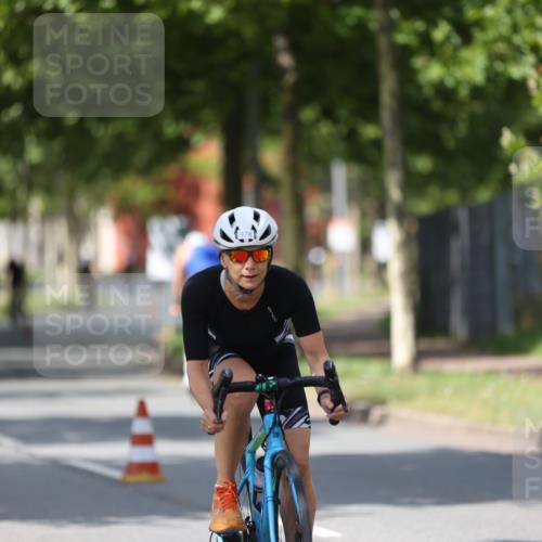 10.08.2025 - GEWOBA Citytriathlon Bremen Yannick Fuchs http://msf.ph/oto/8559269 10.08.2025 12:39:01 Radfahren 555, 658, 696, 720, 762, 892, 900, 940, 969, 978, 1019 meine-sportfotos.de