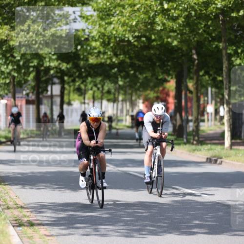 10.08.2025 - GEWOBA Citytriathlon Bremen Yannick Fuchs http://msf.ph/oto/8559272 10.08.2025 12:39:03 Radfahren 555, 658, 696, 720, 729, 762, 892, 900, 969, 978, 1019 meine-sportfotos.de