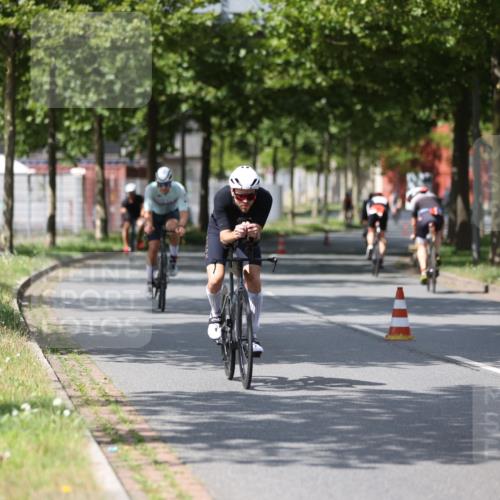 10.08.2025 - GEWOBA Citytriathlon Bremen Yannick Fuchs http://msf.ph/oto/8559301 10.08.2025 12:39:13 Radfahren 658, 696, 709, 729, 758, 900, 969, 978, 1006 meine-sportfotos.de