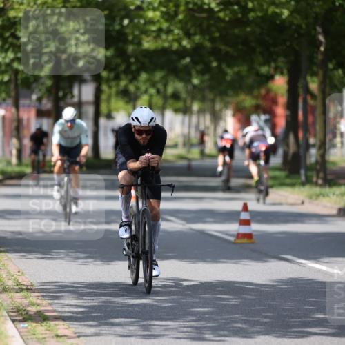 10.08.2025 - GEWOBA Citytriathlon Bremen Yannick Fuchs http://msf.ph/oto/8559302 10.08.2025 12:39:13 Radfahren 658, 696, 709, 729, 758, 900, 969, 978, 1006 meine-sportfotos.de