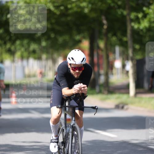 10.08.2025 - GEWOBA Citytriathlon Bremen Yannick Fuchs http://msf.ph/oto/8559304 10.08.2025 12:39:14 Radfahren 658, 696, 709, 729, 758, 900, 969, 1006 meine-sportfotos.de
