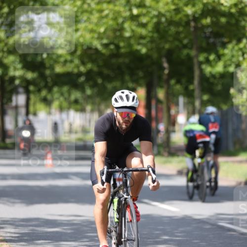 10.08.2025 - GEWOBA Citytriathlon Bremen Yannick Fuchs http://msf.ph/oto/8559321 10.08.2025 12:39:19 Radfahren 696, 709, 729, 758, 869, 900, 1006 meine-sportfotos.de