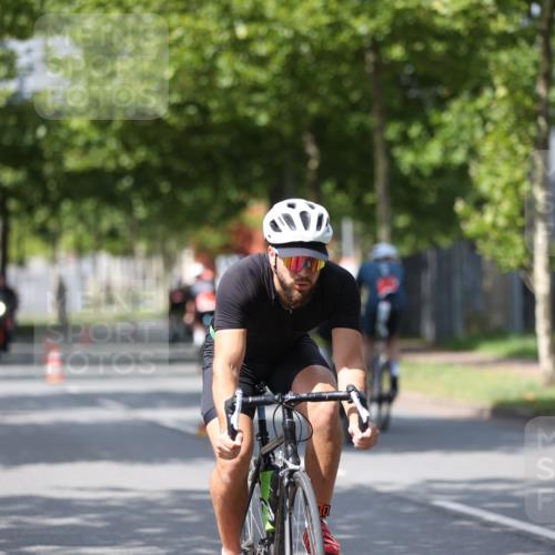 10.08.2025 - GEWOBA Citytriathlon Bremen Yannick Fuchs http://msf.ph/oto/8559322 10.08.2025 12:39:19 Radfahren 696, 709, 729, 758, 869, 900, 1006 meine-sportfotos.de
