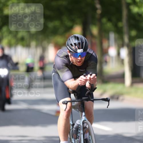 10.08.2025 - GEWOBA Citytriathlon Bremen Yannick Fuchs http://msf.ph/oto/8559329 10.08.2025 12:39:21 Radfahren 696, 709, 729, 758, 869, 900, 1006 meine-sportfotos.de