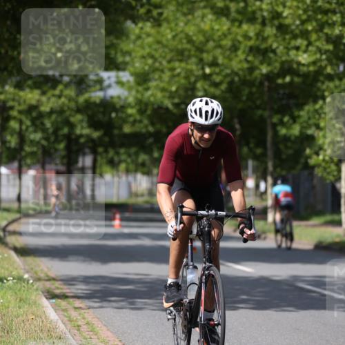 10.08.2025 - GEWOBA Citytriathlon Bremen Yannick Fuchs http://msf.ph/oto/8559348 10.08.2025 12:39:34 Radfahren 572, 758, 795, 813, 869 meine-sportfotos.de