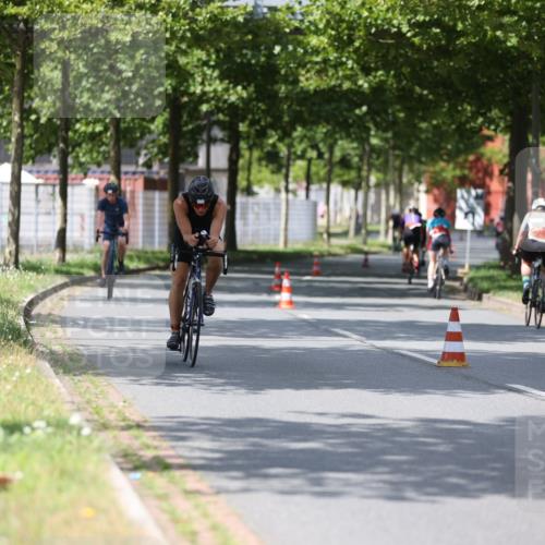 10.08.2025 - GEWOBA Citytriathlon Bremen Yannick Fuchs http://msf.ph/oto/8559353 10.08.2025 12:39:37 Radfahren 572, 758, 795, 813, 869 meine-sportfotos.de