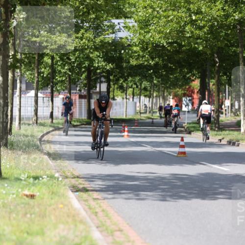 10.08.2025 - GEWOBA Citytriathlon Bremen Yannick Fuchs http://msf.ph/oto/8559354 10.08.2025 12:39:37 Radfahren 572, 758, 795, 813, 869 meine-sportfotos.de