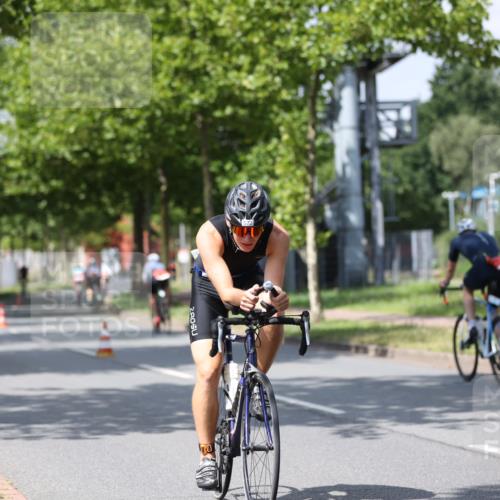 10.08.2025 - GEWOBA Citytriathlon Bremen Yannick Fuchs http://msf.ph/oto/8559359 10.08.2025 12:39:39 Radfahren 572, 589, 795, 813, 869 meine-sportfotos.de