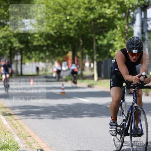 10.08.2025 - GEWOBA Citytriathlon Bremen Yannick Fuchs http://msf.ph/oto/8559360 10.08.2025 12:39:39 Radfahren 572, 589, 795, 813, 869 meine-sportfotos.de