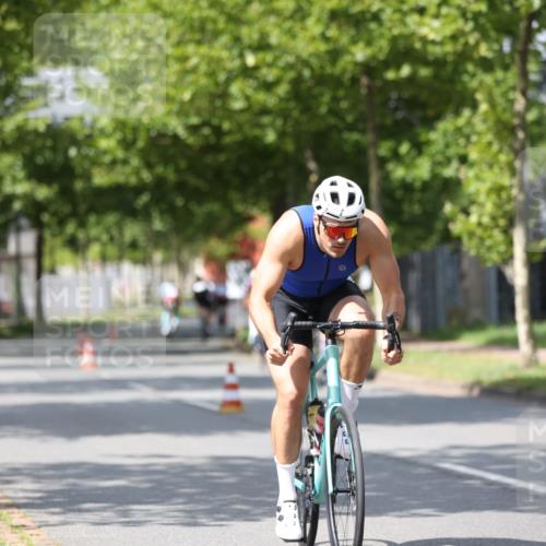 10.08.2025 - GEWOBA Citytriathlon Bremen Yannick Fuchs http://msf.ph/oto/8559372 10.08.2025 12:39:48 Radfahren 572, 589, 813 meine-sportfotos.de