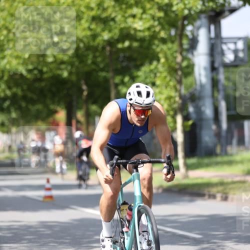 10.08.2025 - GEWOBA Citytriathlon Bremen Yannick Fuchs http://msf.ph/oto/8559373 10.08.2025 12:39:48 Radfahren 572, 589, 813 meine-sportfotos.de
