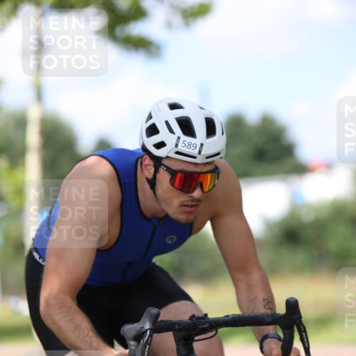 10.08.2025 - GEWOBA Citytriathlon Bremen Yannick Fuchs http://msf.ph/oto/8559376 10.08.2025 12:39:49 Radfahren 572, 589, 813, 831 meine-sportfotos.de