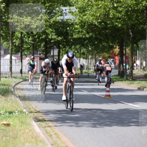 10.08.2025 - GEWOBA Citytriathlon Bremen Yannick Fuchs http://msf.ph/oto/8559379 10.08.2025 12:39:59 Radfahren 589, 596, 690, 706, 721, 779, 831, 880, 883, 1028 meine-sportfotos.de