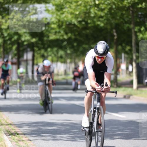 10.08.2025 - GEWOBA Citytriathlon Bremen Yannick Fuchs http://msf.ph/oto/8559382 10.08.2025 12:40:00 Radfahren 589, 596, 690, 706, 721, 779, 831, 880, 883, 1028 meine-sportfotos.de