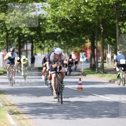 10.08.2025 - GEWOBA Citytriathlon Bremen Yannick Fuchs http://msf.ph/oto/8559383 10.08.2025 12:40:00 Radfahren 589, 596, 690, 706, 721, 779, 831, 880, 883, 1028 meine-sportfotos.de