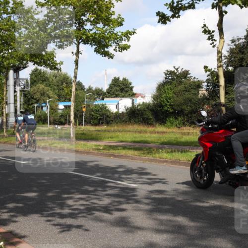 10.08.2025 - GEWOBA Citytriathlon Bremen Yannick Fuchs http://msf.ph/oto/8559401 10.08.2025 10:55:01 Radfahren 33, 85, 373, 378, 418, 452 meine-sportfotos.de