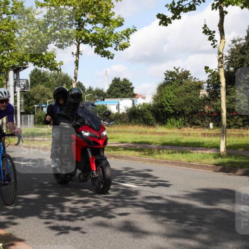 10.08.2025 - GEWOBA Citytriathlon Bremen Yannick Fuchs http://msf.ph/oto/8559427 10.08.2025 10:55:55 Radfahren 93, 117, 119, 207, 480, 485 meine-sportfotos.de