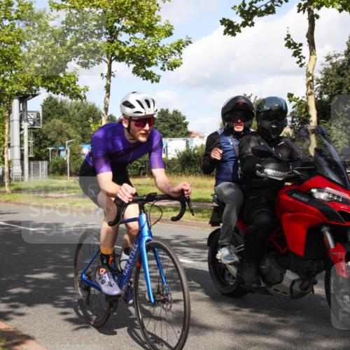 10.08.2025 - GEWOBA Citytriathlon Bremen Yannick Fuchs http://msf.ph/oto/8559428 10.08.2025 10:55:55 Radfahren 93, 117, 119, 207, 480, 485 meine-sportfotos.de